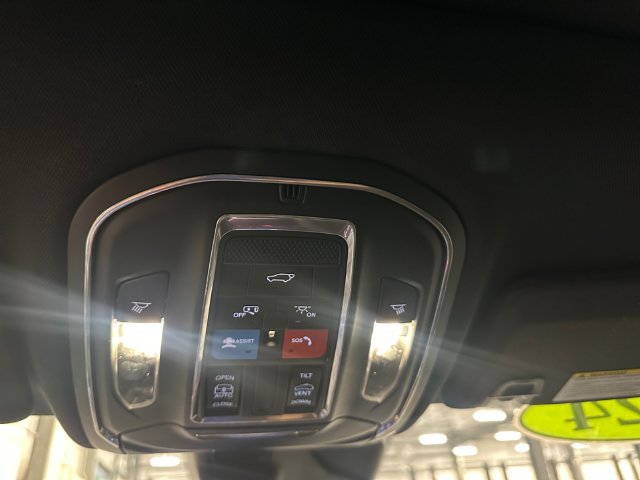 Used 2024 Jeep Grand Cherokee Altitude AWD/4WD image 35