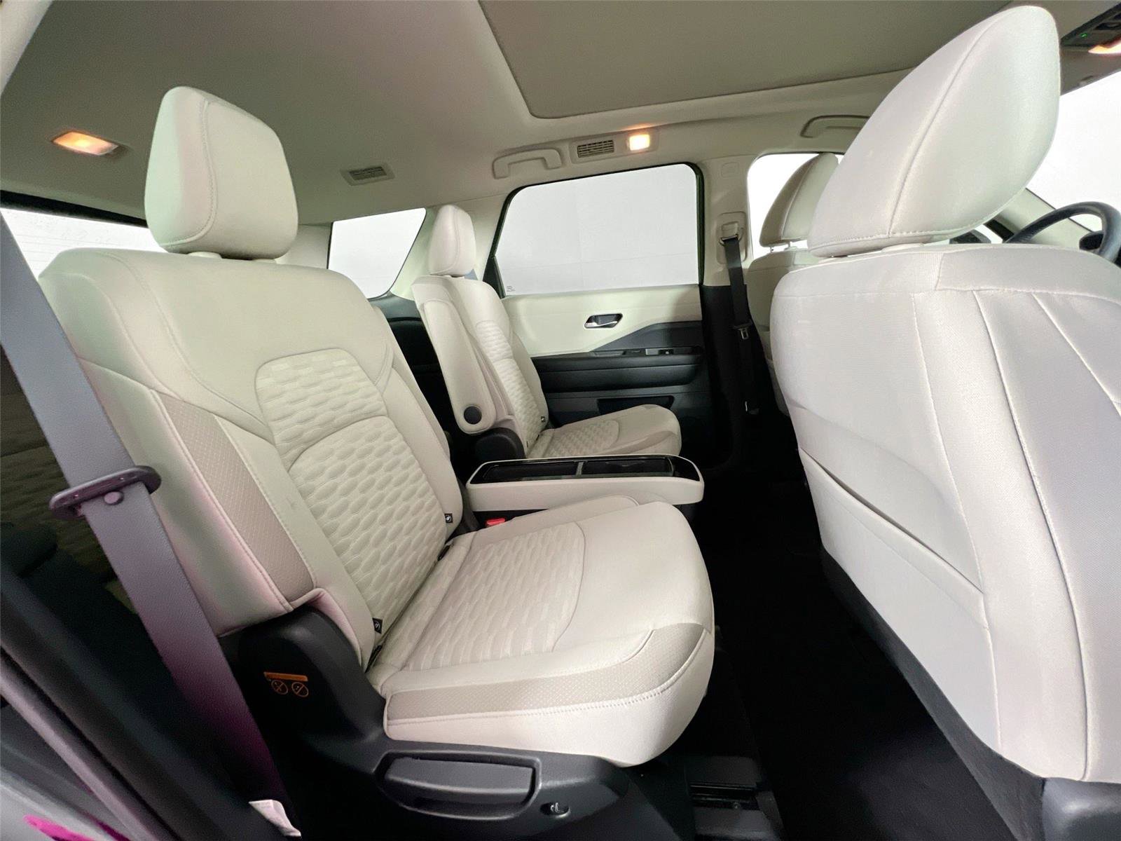 Used 2022 Nissan Pathfinder SV w/ SV Premium Package image 25