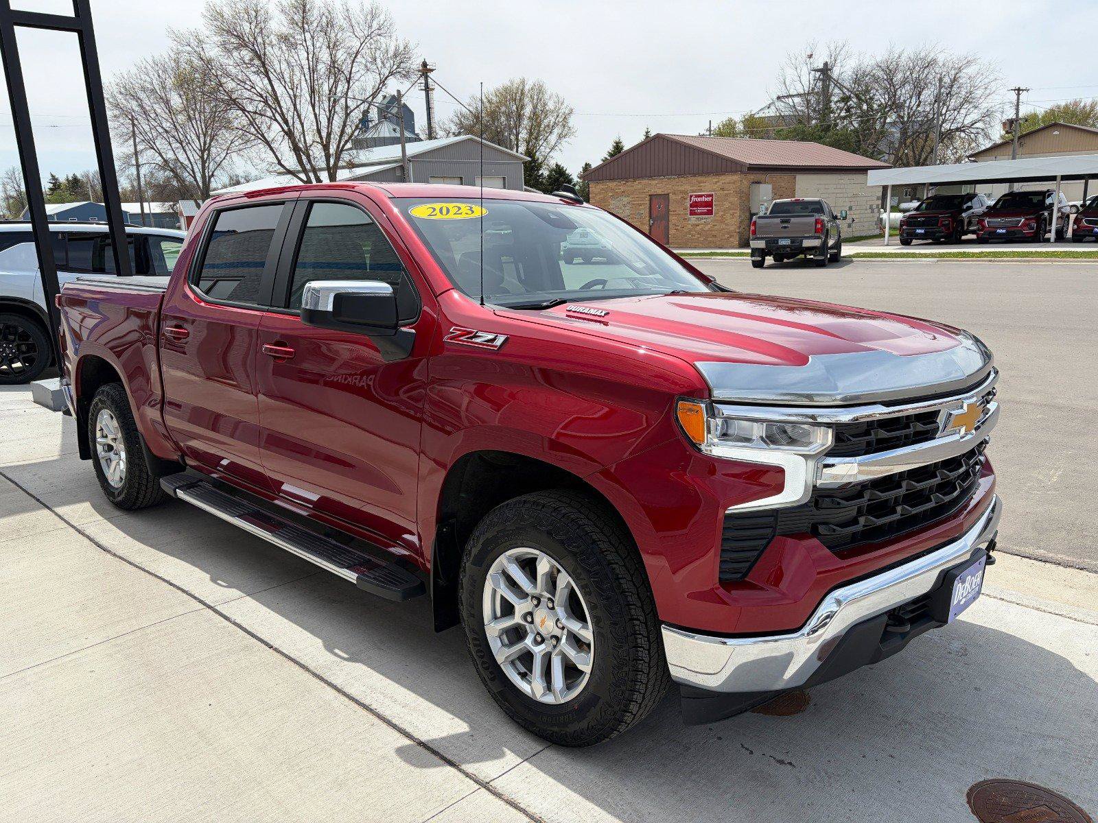 Used 2023 Chevrolet Silverado 1500 LT AWD/4WD image 6