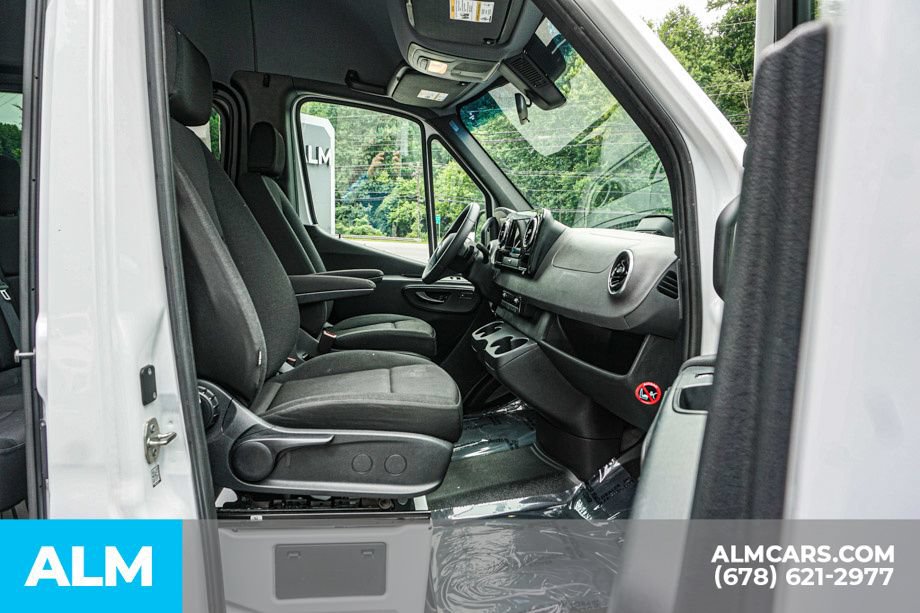 Used 2025 Mercedes-Benz Sprinter 2500 image 21