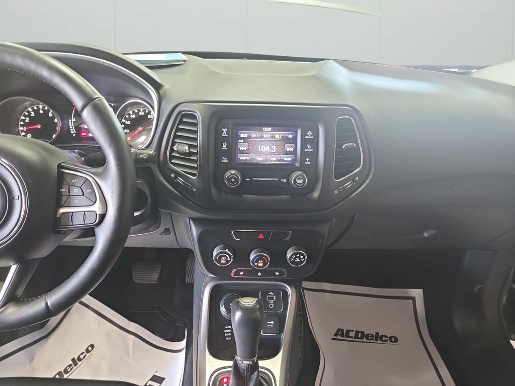 Used 2018 Jeep Compass Latitude w/ Cold Weather Group AWD/4WD image 22