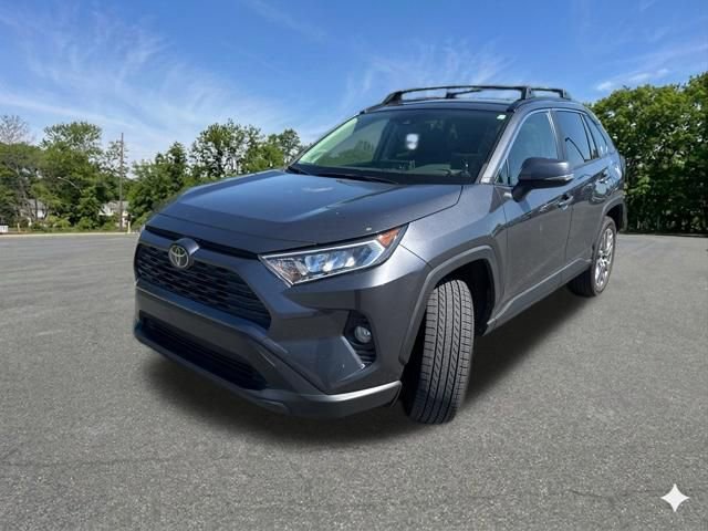 Used 2019 Toyota RAV4 XLE Premium w/ Cold Weather Package AWD/4WD image 4