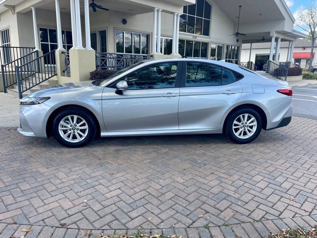 Used 2025 Toyota Camry LE image 2