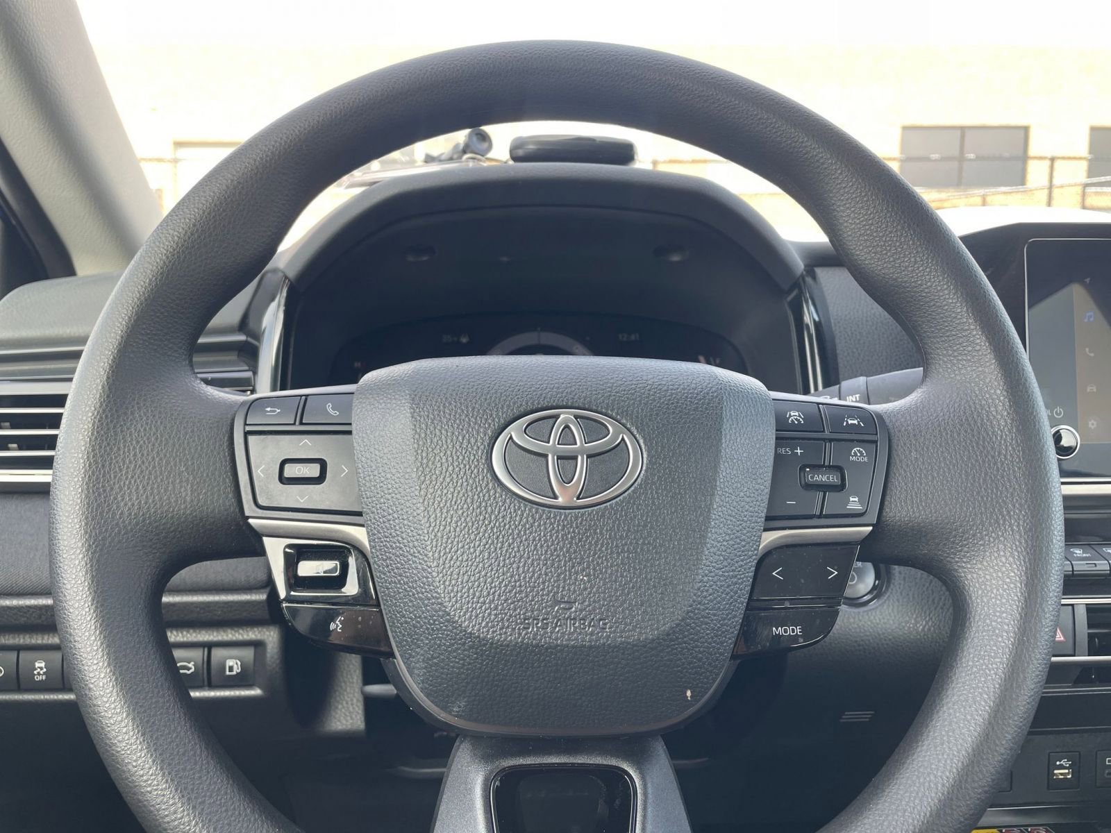 Used 2025 Toyota Camry LE image 28