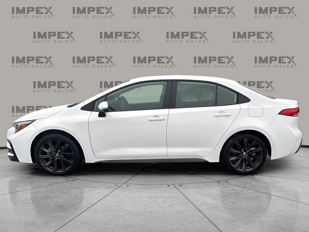 Used 2026 Toyota Corolla SE FWD image 2