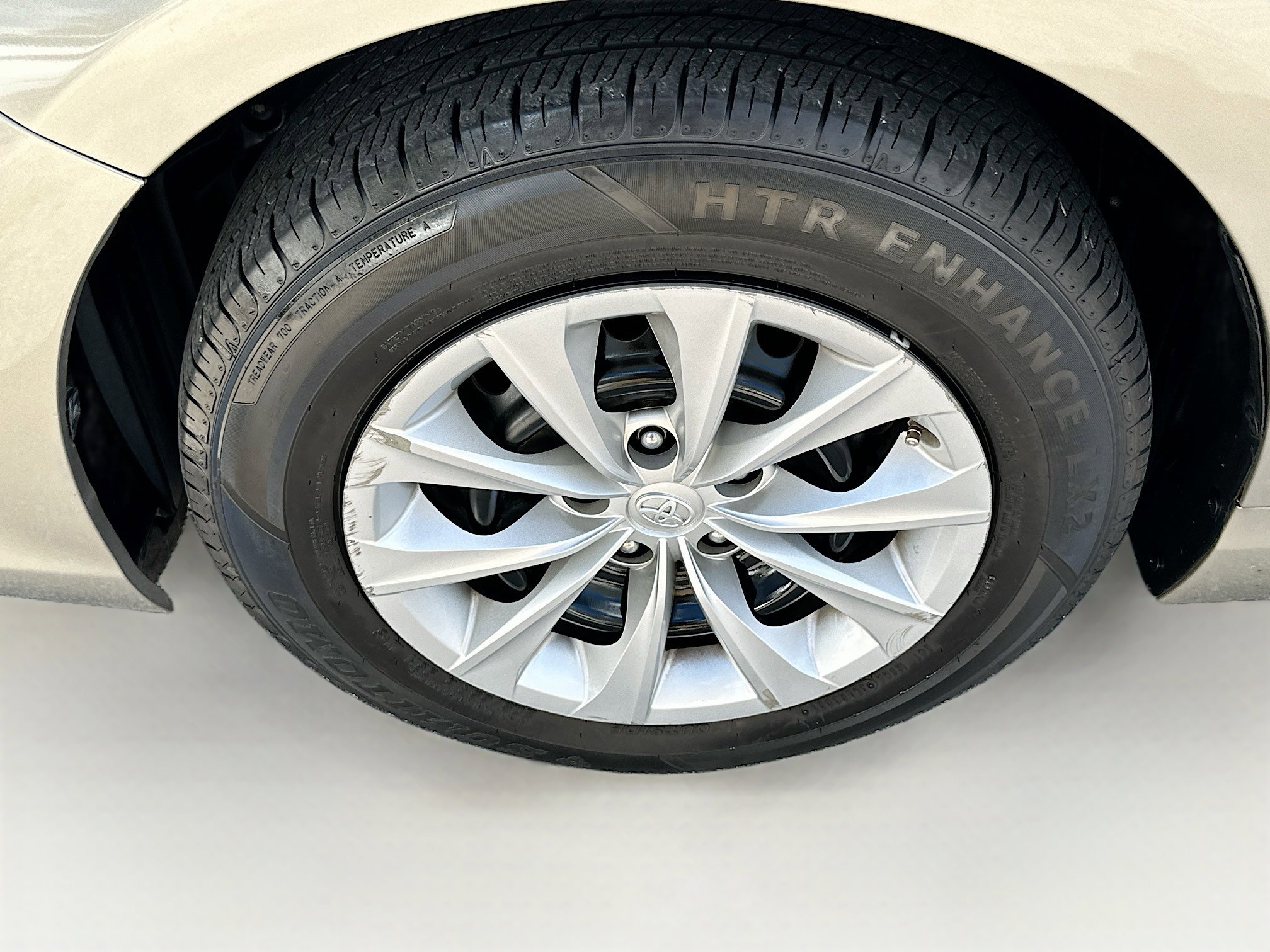 Used 2016 Toyota Camry LE image 30