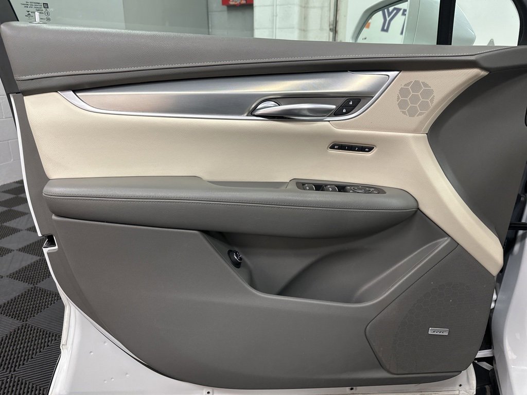 Used 2017 Cadillac XT5 Luxury w/ Driver Awareness Package image 17