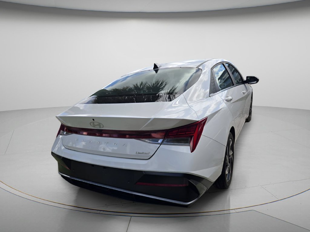 Certified 2024 Hyundai Elantra Limited FWD image 7