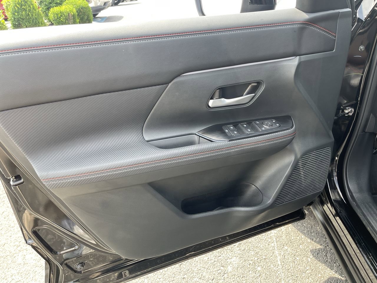 Used 2025 Nissan Kicks SR AWD/4WD image 21
