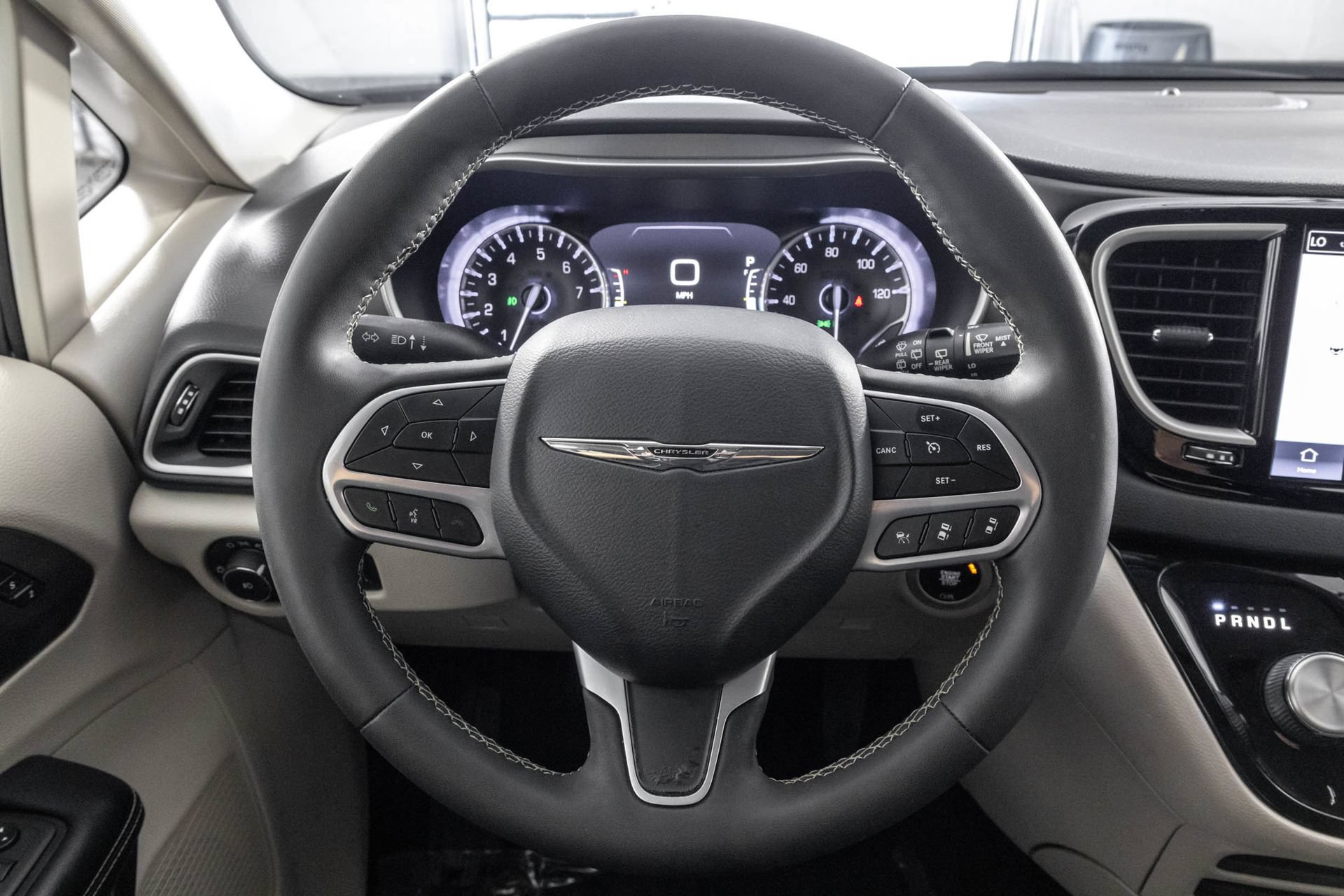 Used 2022 Chrysler Pacifica Touring-L FWD image 27