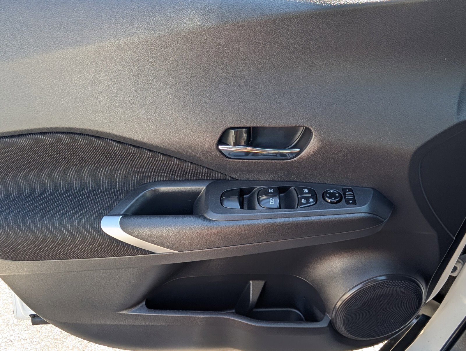 Certified 2024 Nissan Kicks SV w/ Interior Electronics Package image 32