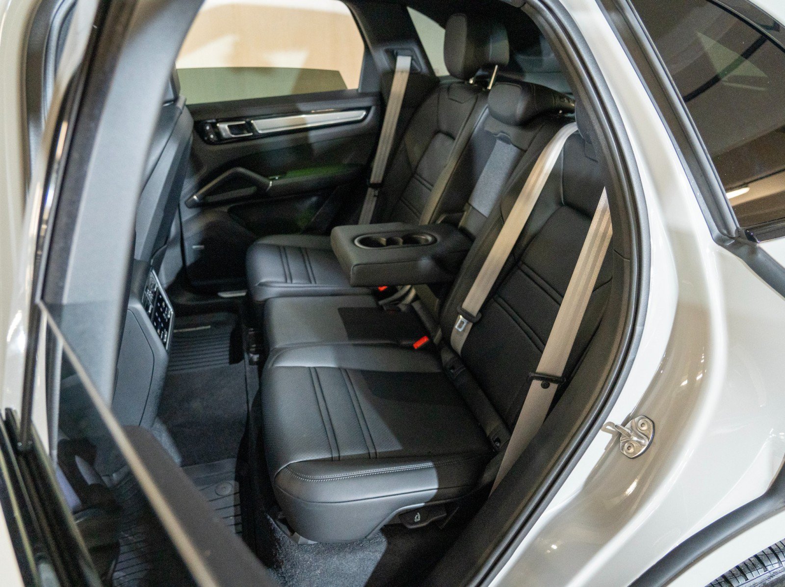 Certified 2023 Porsche Cayenne Platinum Edition AWD/4WD image 24