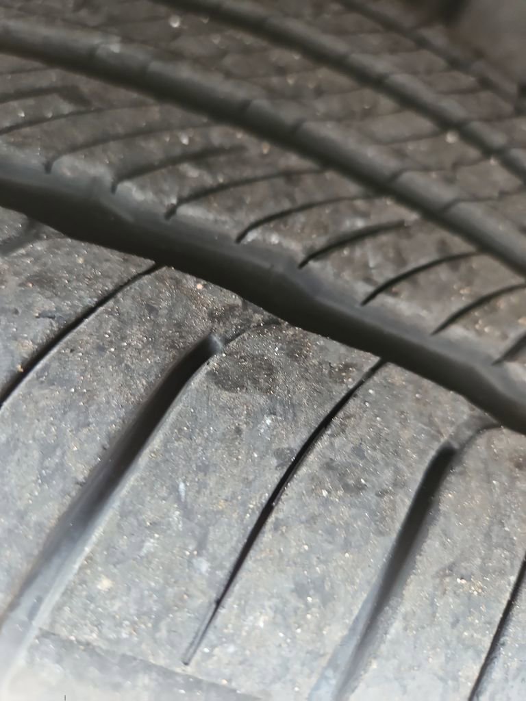 Used 2021 Polestar Polestar 2 w/ Performance Package image 28