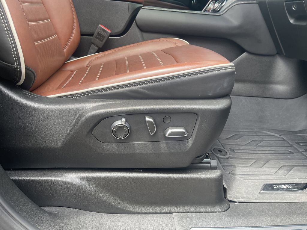 Used 2024 GMC Yukon Denali Ultimate AWD/4WD image 31