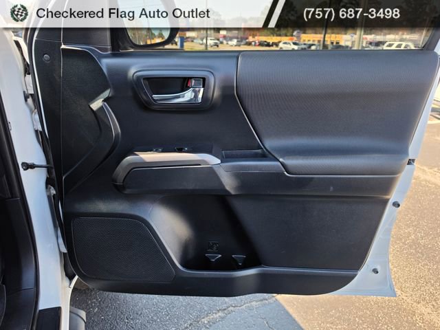 Used 2018 Toyota Tacoma TRD Sport image 40