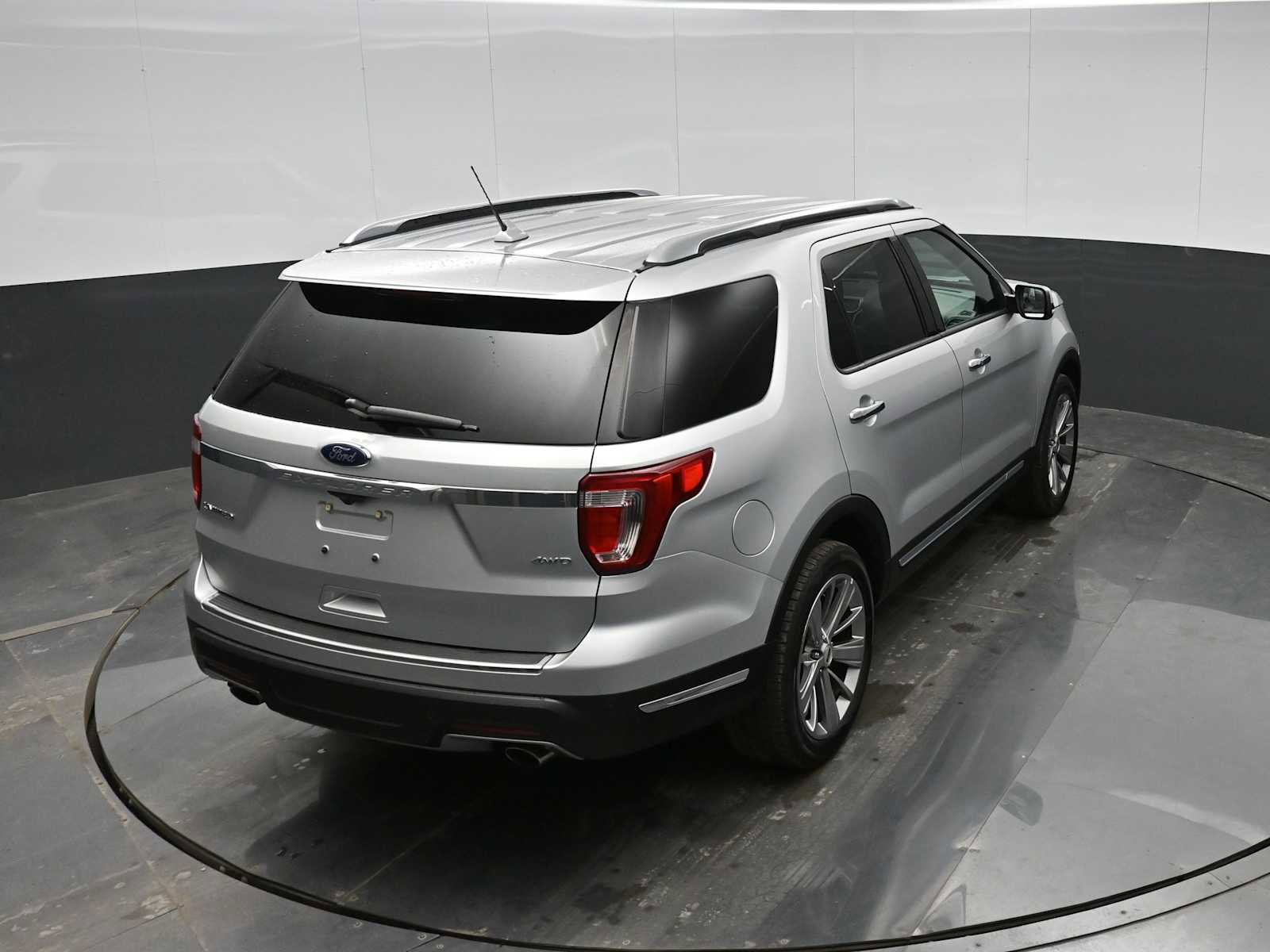 Used 2018 Ford Explorer Limited image 27