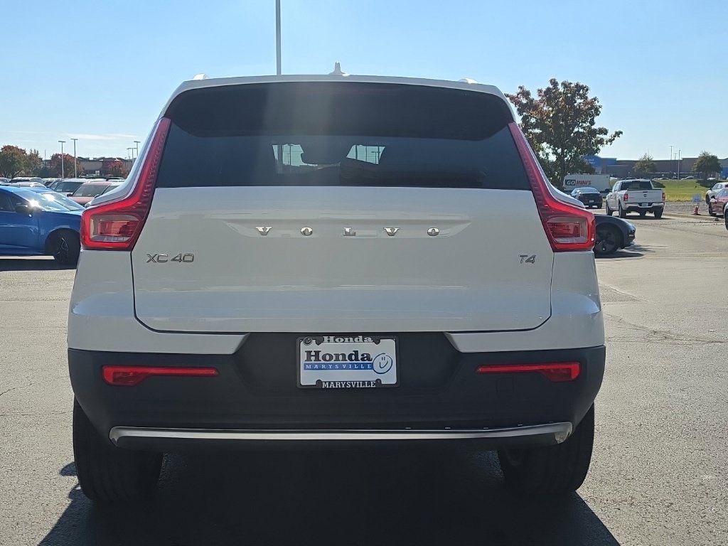 Used 2020 Volvo XC40 T4 Momentum FWD image 8