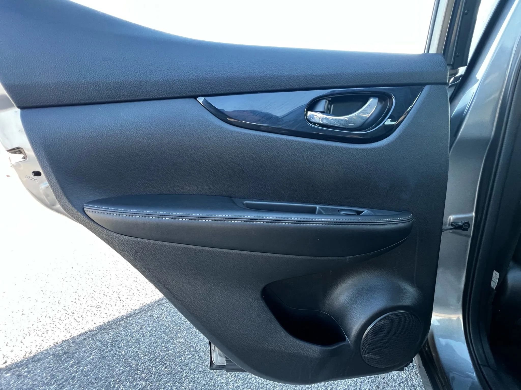 Used 2020 Nissan Rogue Sport SV image 15