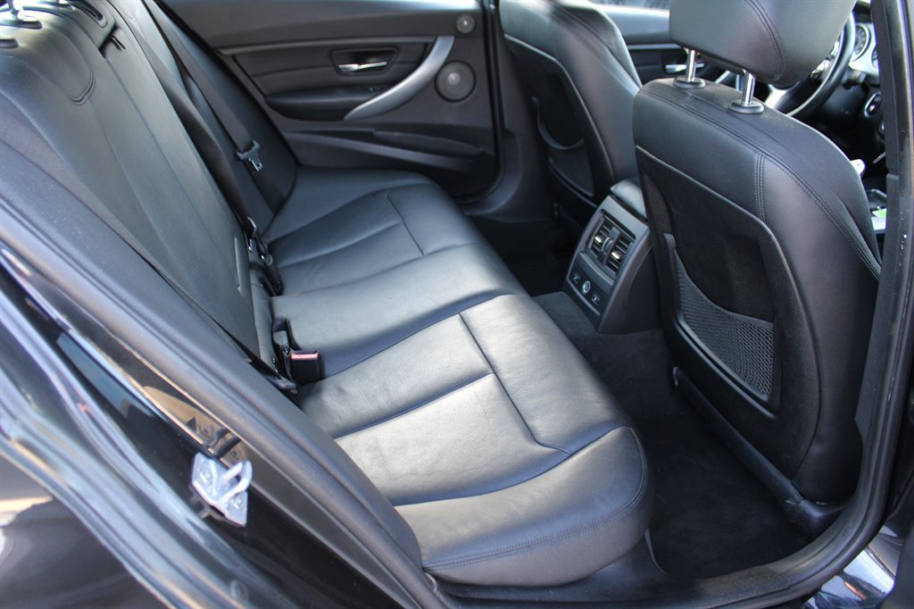 Used 2013 BMW 335i xDrive Sedan AWD/4WD image 19