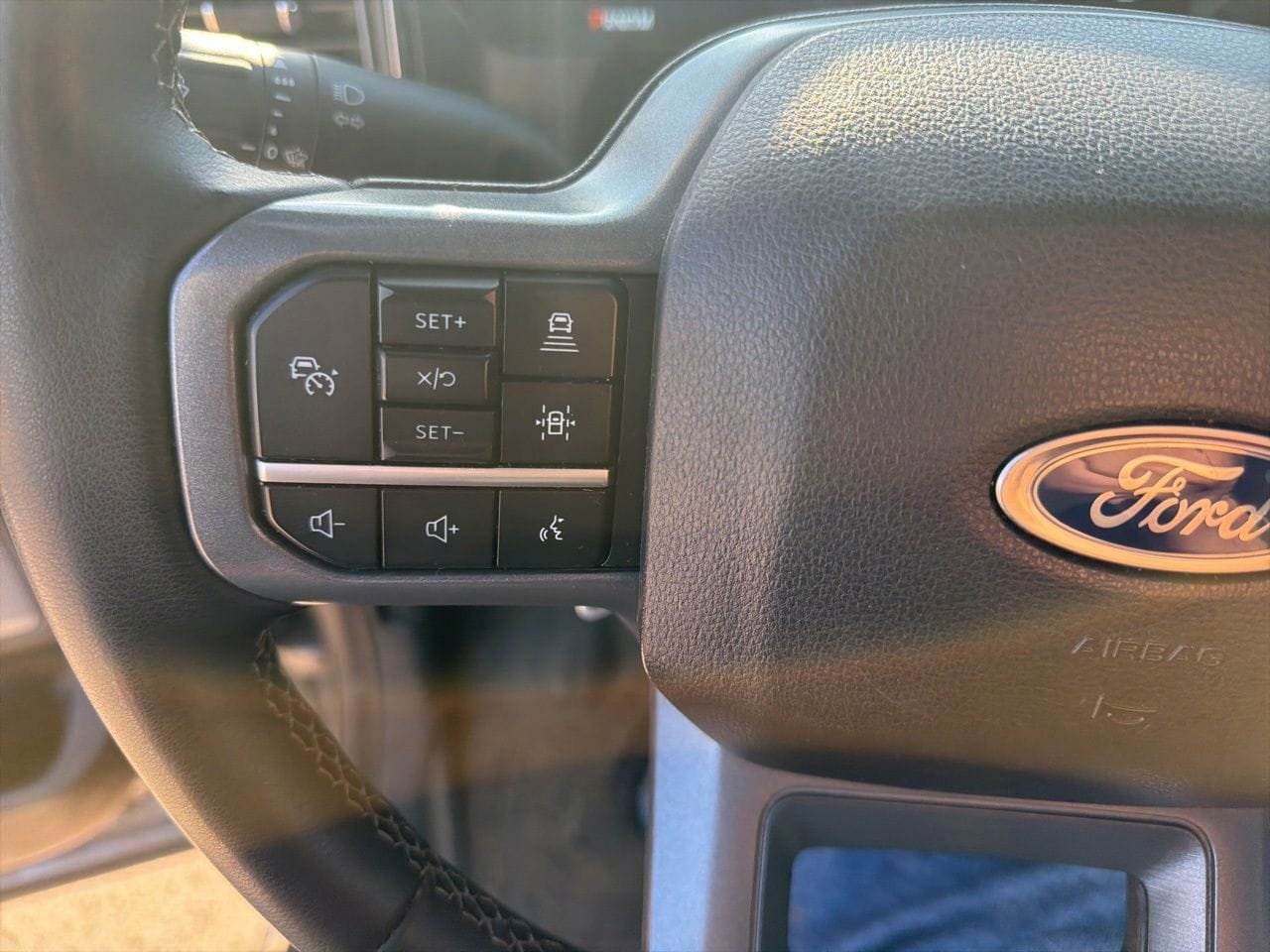 Used 2025 Ford F250 Lariat w/ Lariat Ultimate Package AWD/4WD image 31
