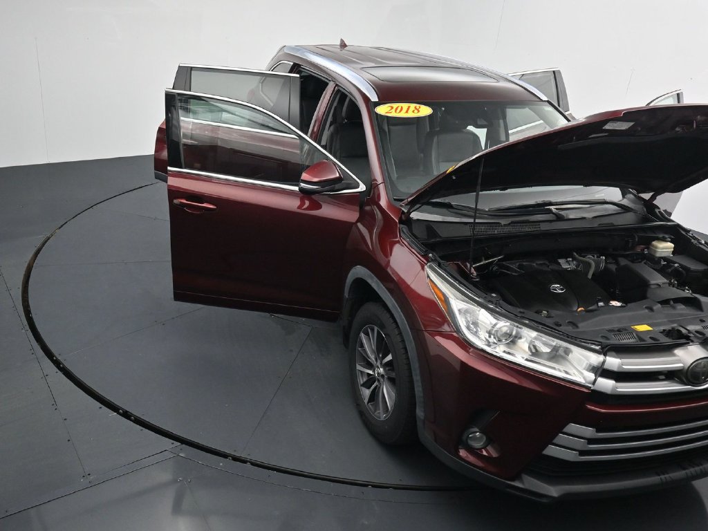 Used 2018 Toyota Highlander XLE AWD/4WD image 39