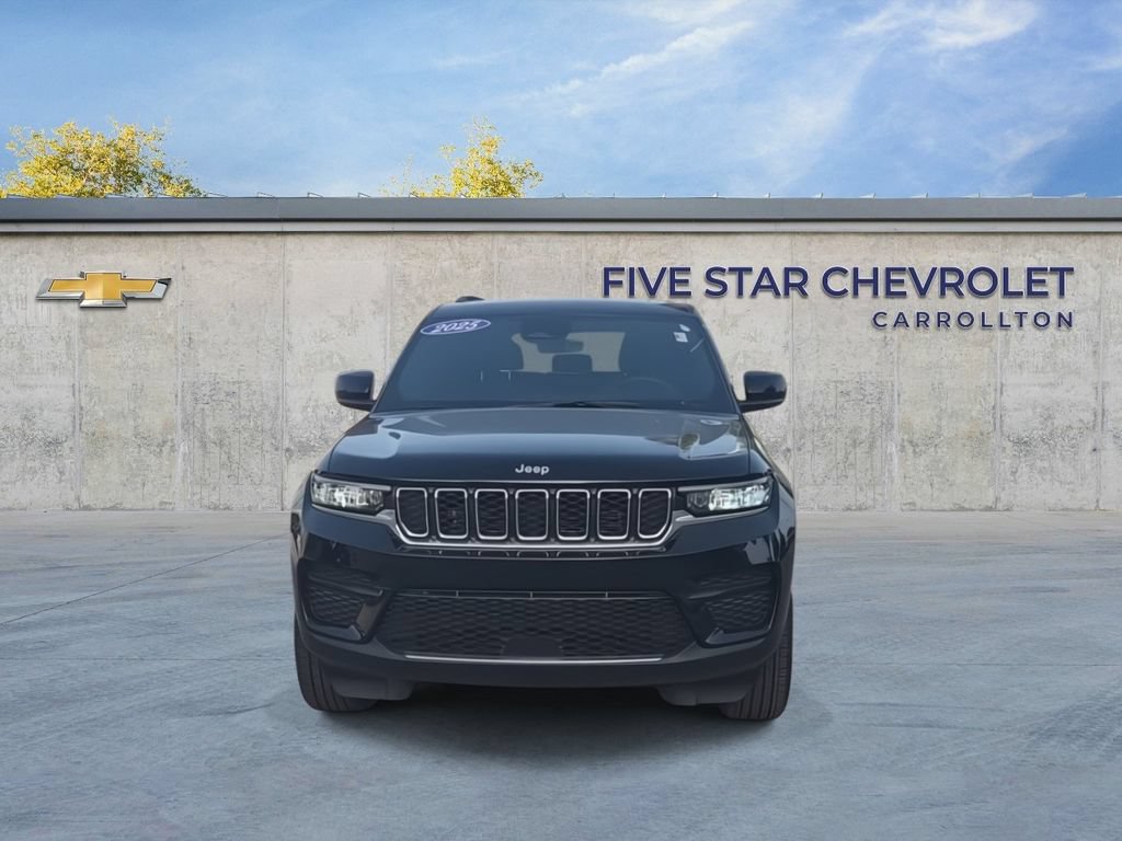 Used 2025 Jeep Grand Cherokee Laredo X RWD image 3