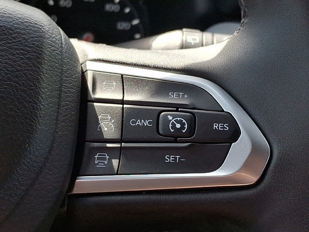 Used 2025 Jeep Compass Limited AWD/4WD image 23