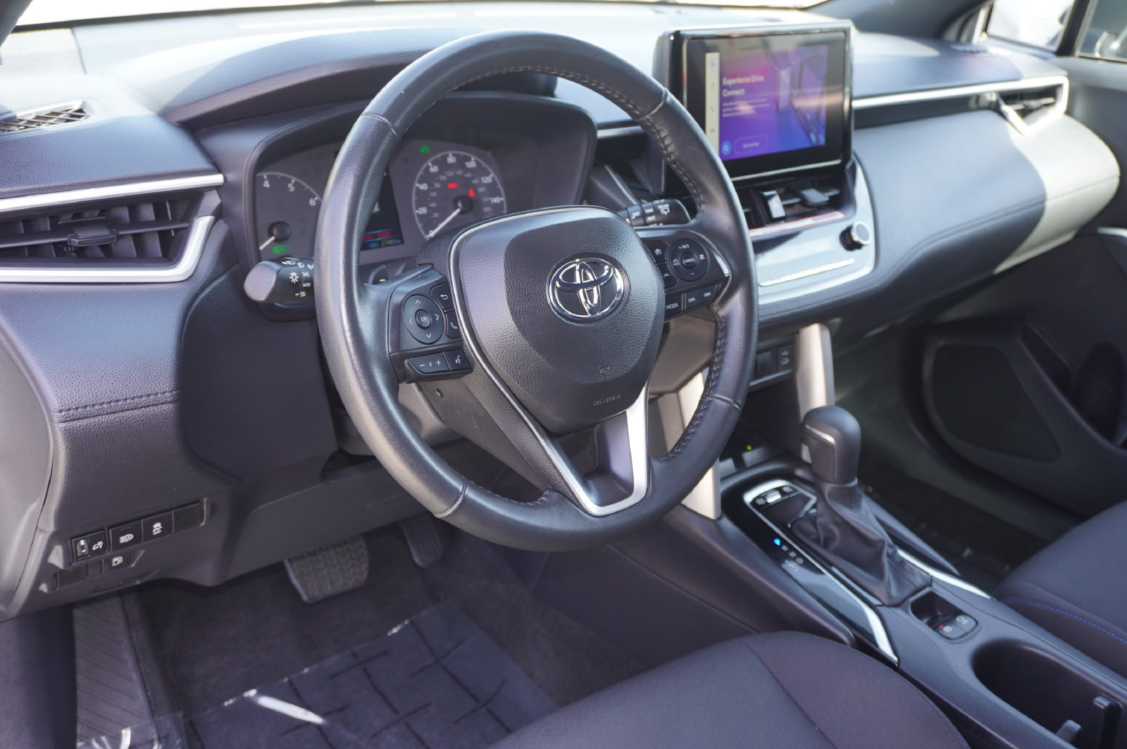 Certified 2024 Toyota Corolla Cross AWD Hybrid w/ Moonroof Package image 11
