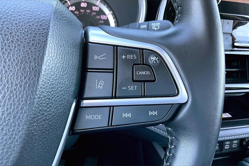 Used 2024 Toyota Highlander XLE image 17
