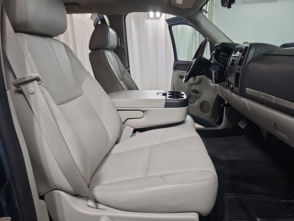 Used 2011 Chevrolet Silverado 2500 LT w/ Interior Plus Package image 13