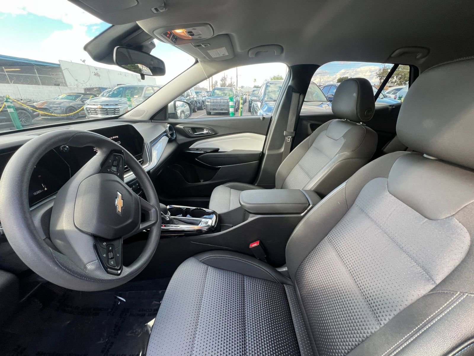 Used 2025 Chevrolet Trax LT FWD image 27