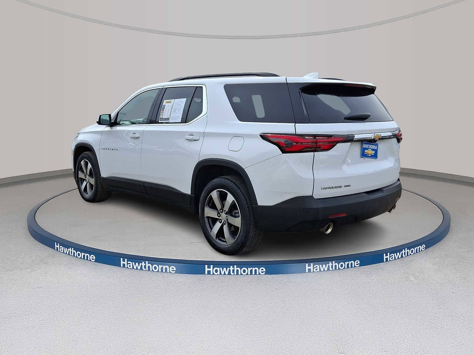 Used 2023 Chevrolet Traverse LT w/ LT Premium Package image 4