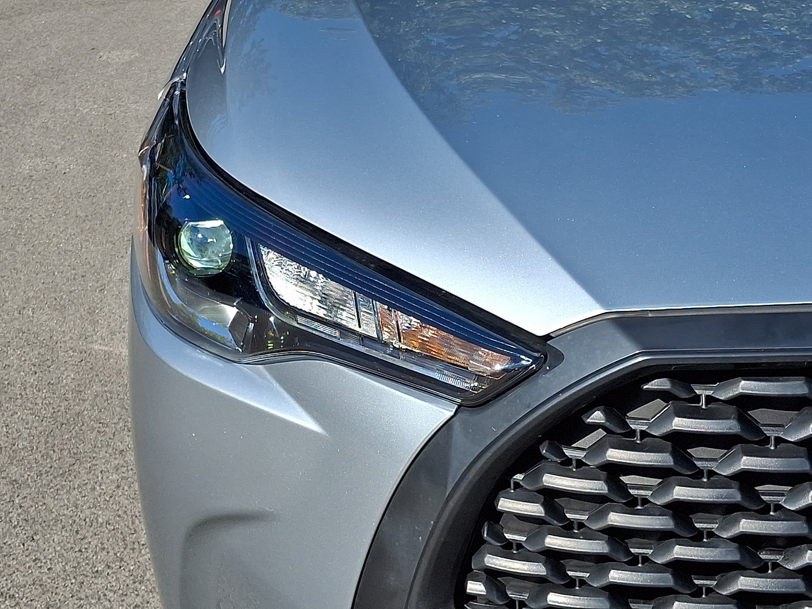Used 2023 Toyota Corolla Cross LE AWD/4WD image 9