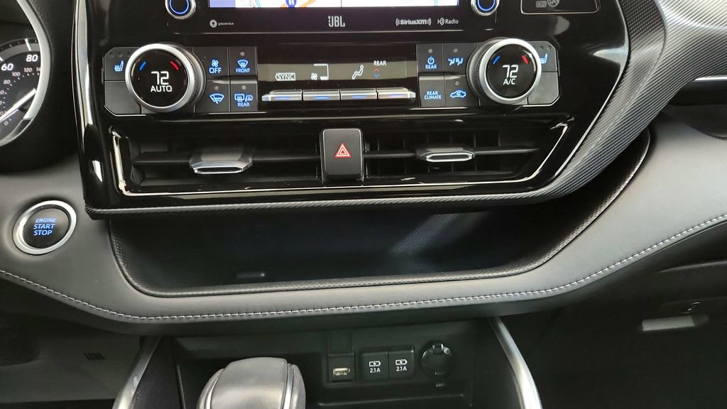 Used 2021 Toyota Highlander XSE AWD/4WD image 32