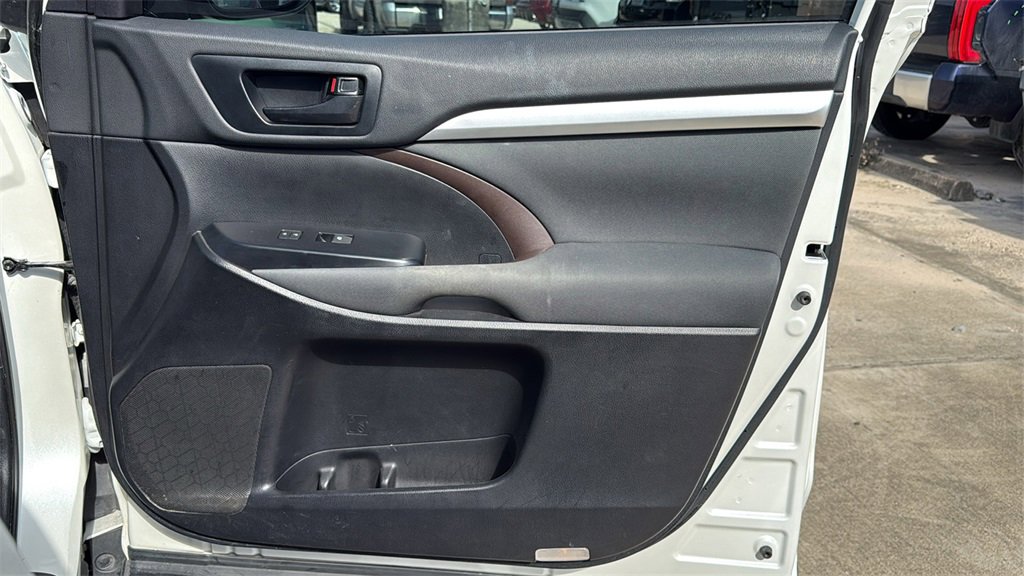 Used 2019 Toyota Highlander Plus image 34