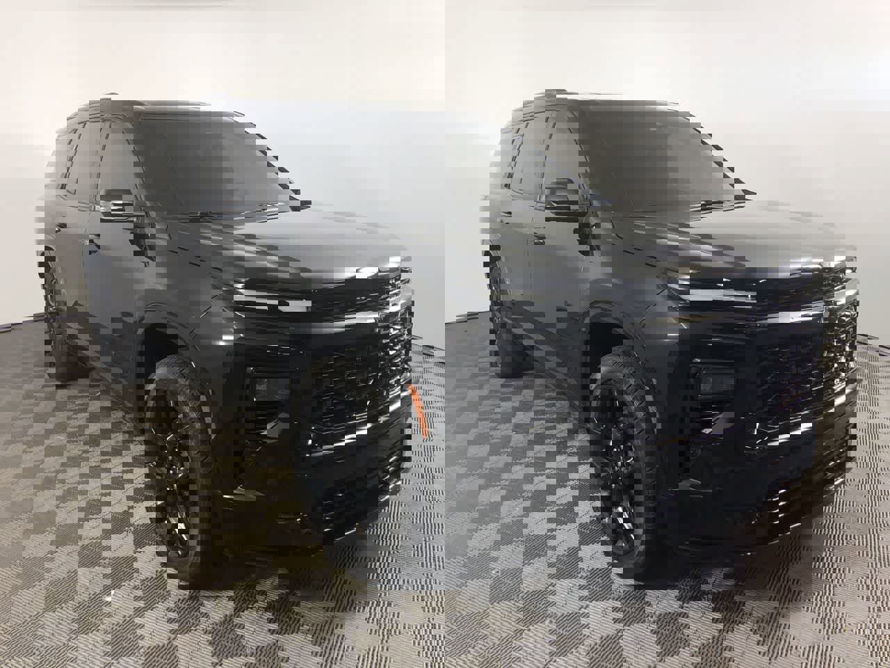 Used 2024 Chevrolet Traverse RS image 2