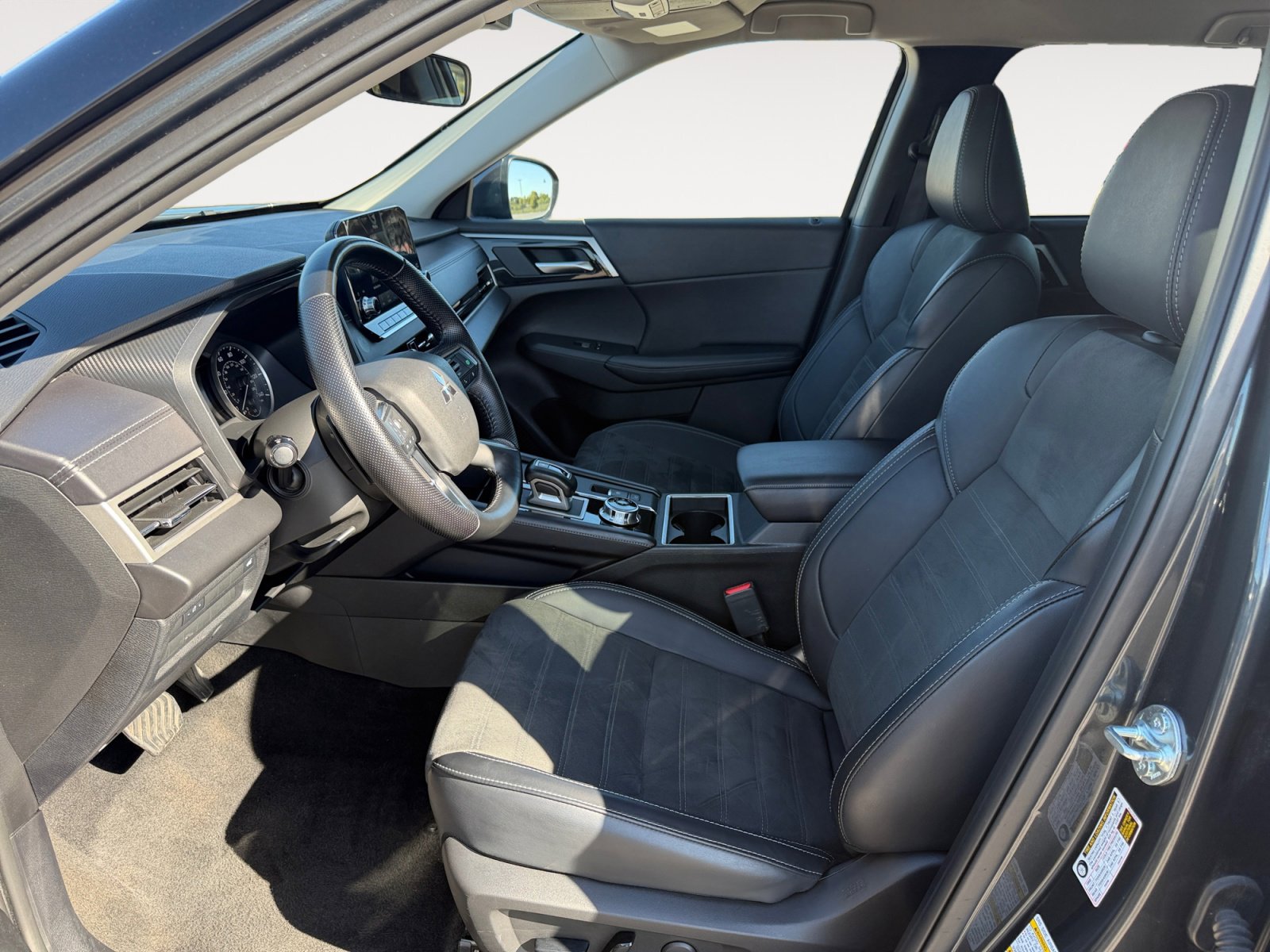 Used 2024 Mitsubishi Outlander SE image 23