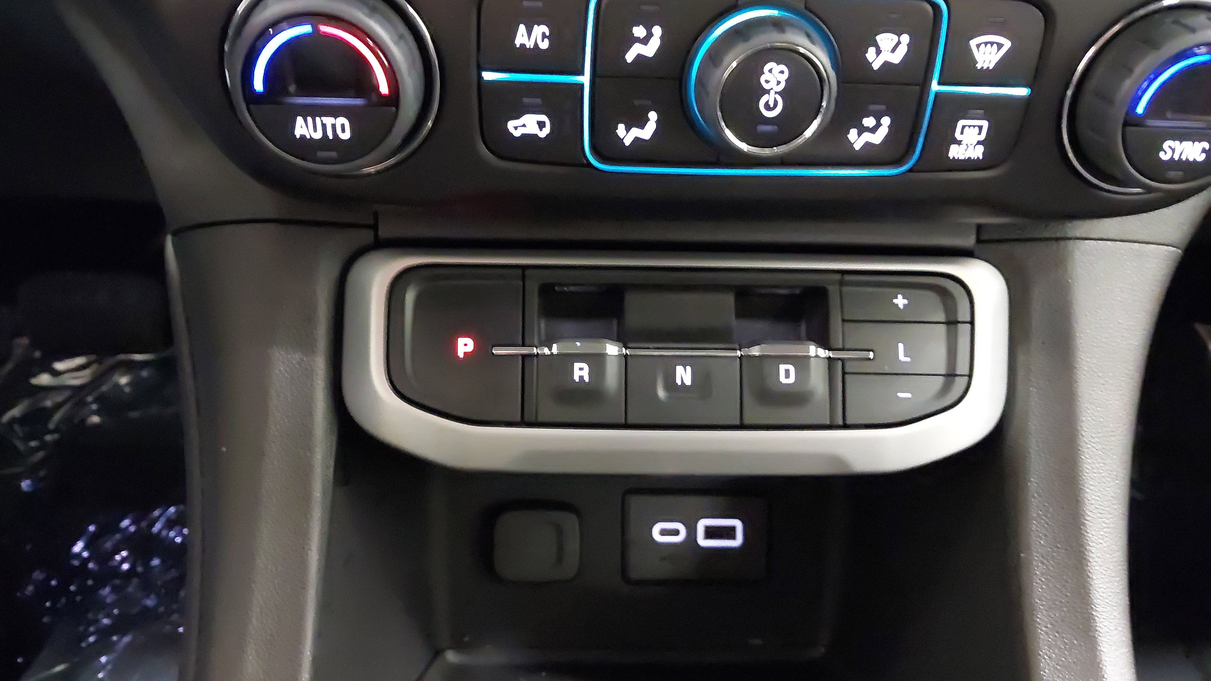 Used 2023 GMC Acadia SLE w/ Driver Convenience Package image 21