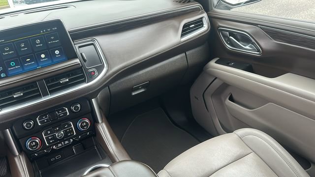 Used 2024 Chevrolet Suburban LT RWD image 26