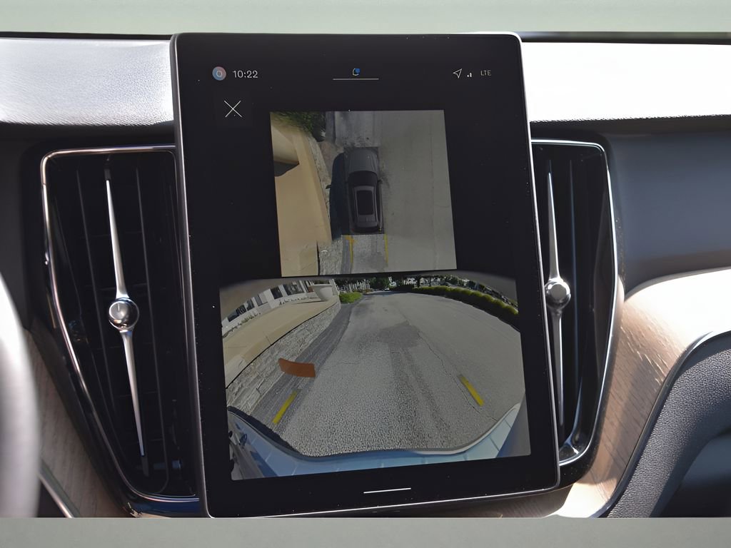 Certified 2026 Volvo XC60 B5 Plus w/ Protection Package Premier image 21