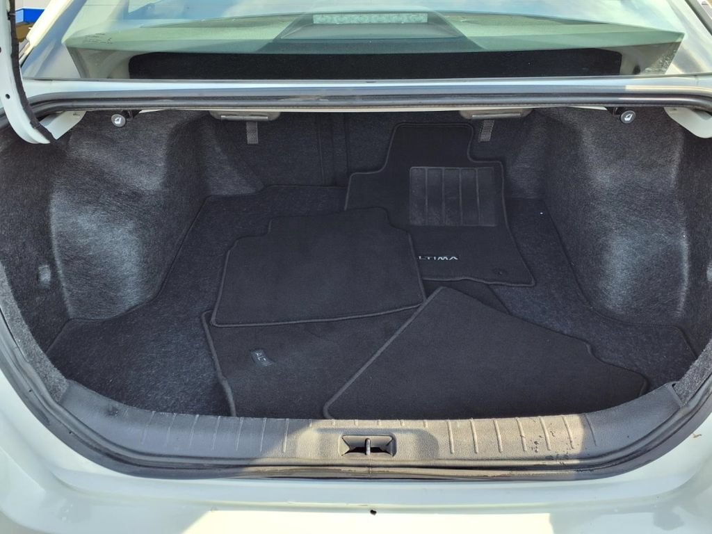 Used 2025 Nissan Altima 2.5 SV FWD image 24