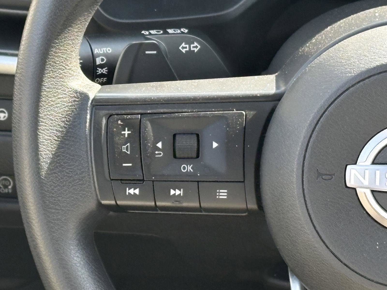 Used 2024 Nissan Rogue SV image 9