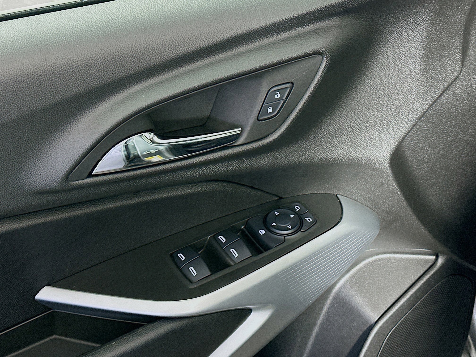 Used 2025 Chevrolet Trax LS w/ LS Convenience Package image 15