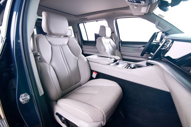 Used 2023 Jeep Wagoneer Series III w/ Premium Group I image 16