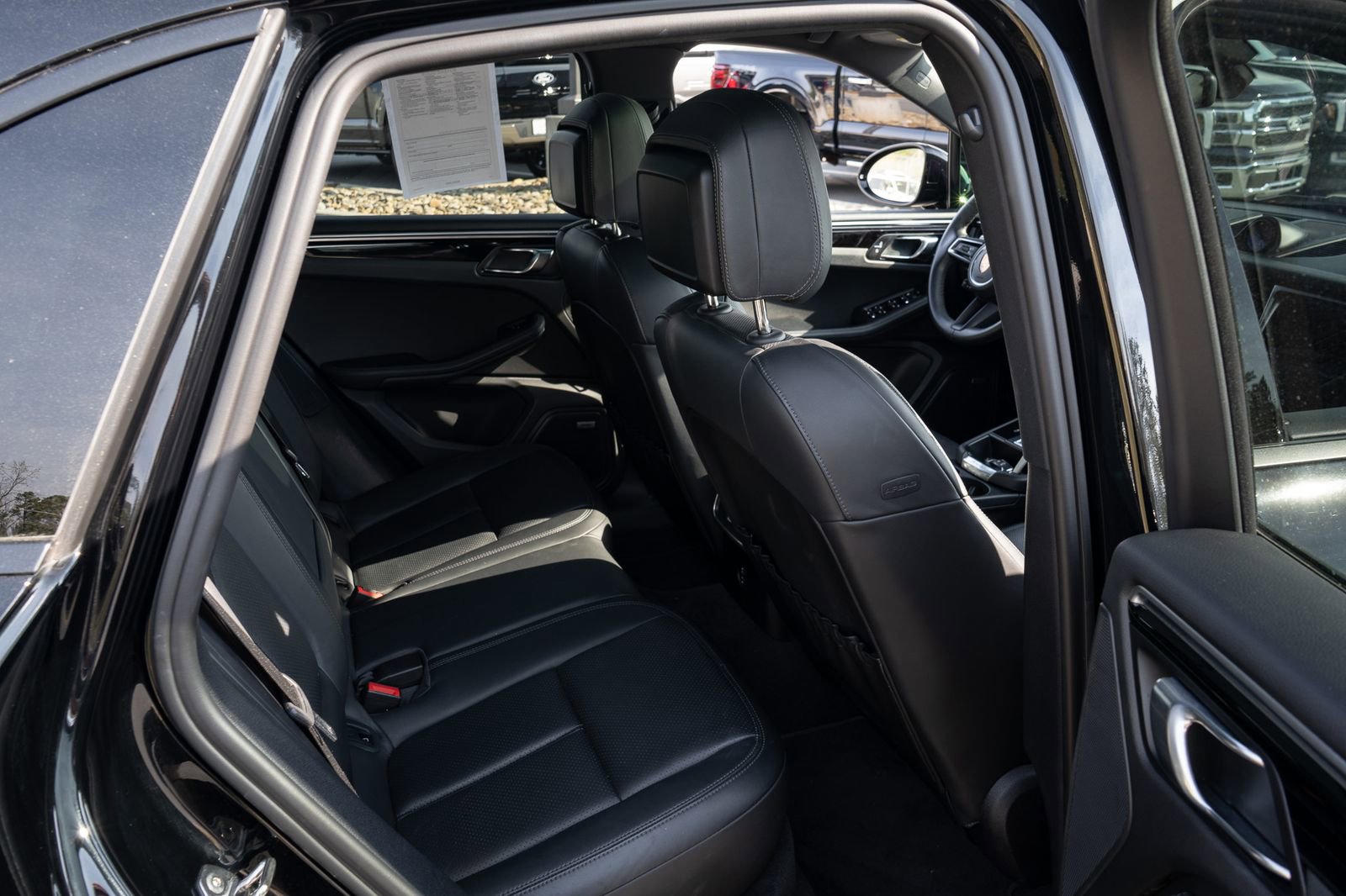 Used 2022 Porsche Macan Base w/ Premium Package Plus image 21