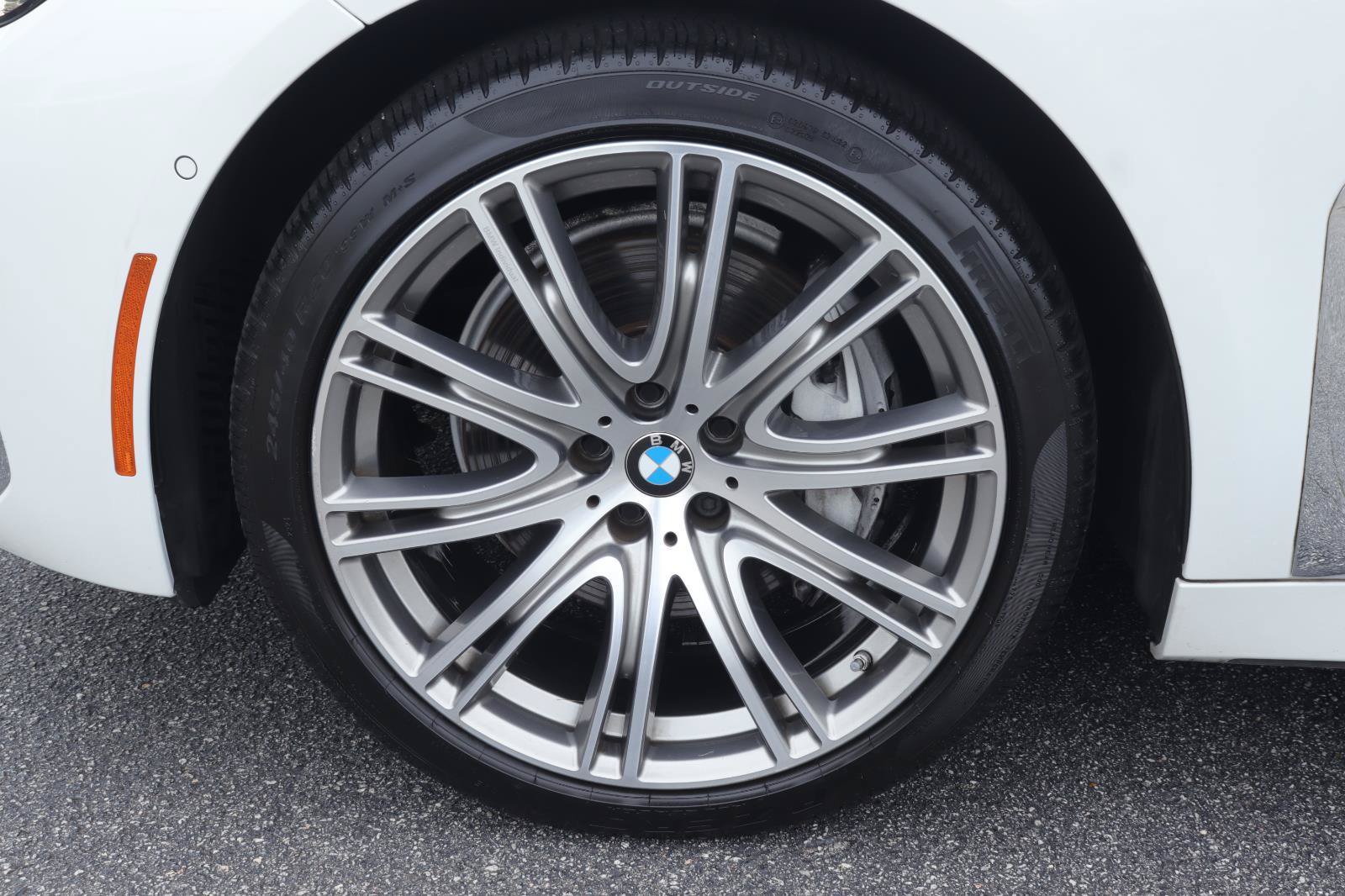 Used 2022 BMW 740i w/ Premium Package RWD image 38