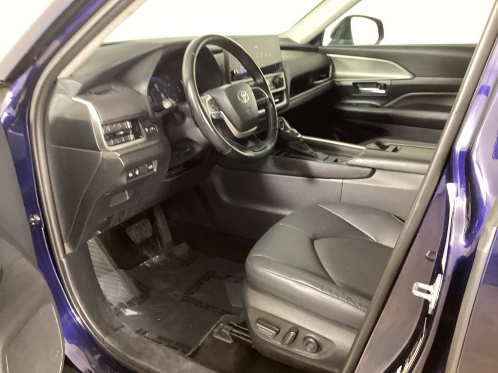 Used 2024 Toyota Grand Highlander AWD image 32