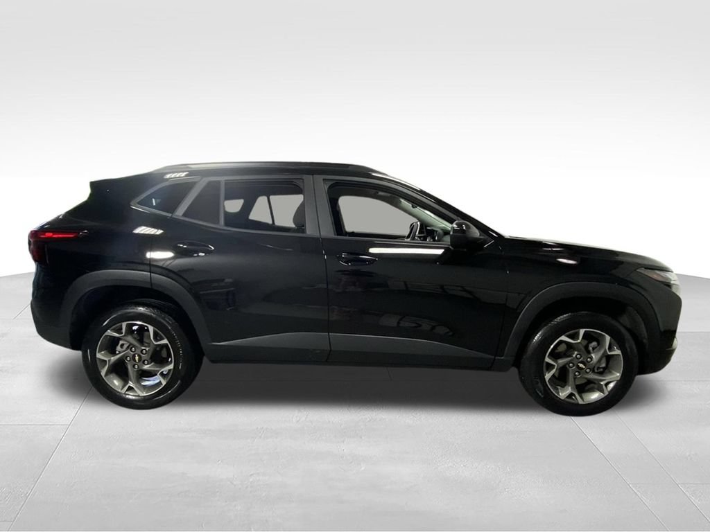 Used 2024 Chevrolet Trax LT FWD image 10