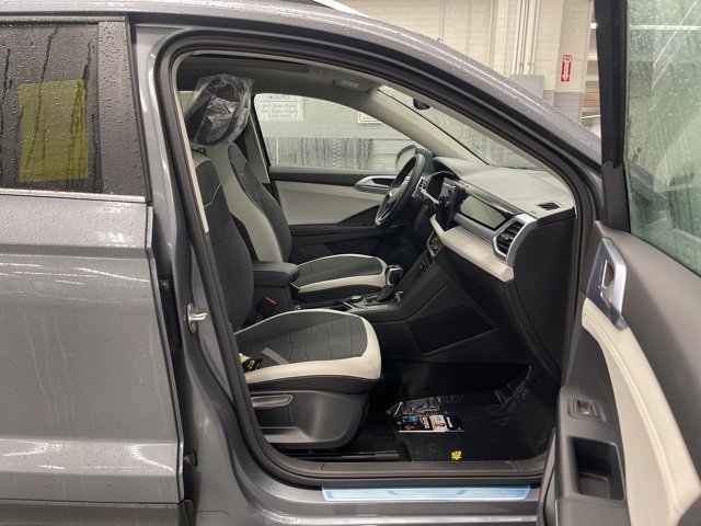 New 2026 Volkswagen Taos SE image 11