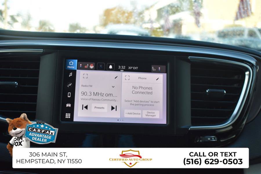 Used 2024 Chrysler Voyager LX image 16